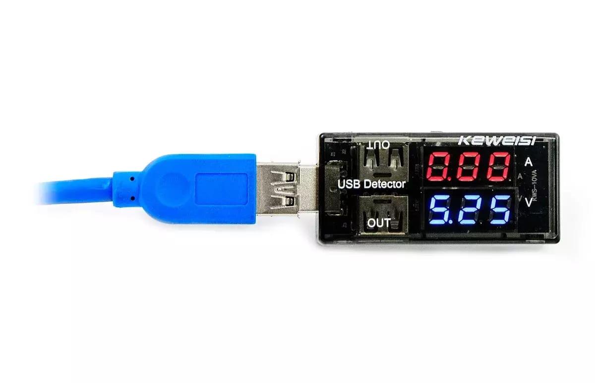 USB tester k měření napětí a proudu USB portů a úbytků a ztrát v USB kabelu